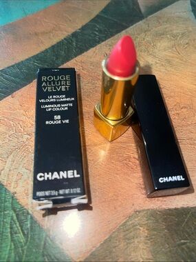 CHANEL Rouge Allure Velvet Lipstick - 58 Rouge Vie . New